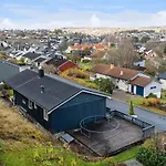 Enebolig Med 5 Soverom Lii